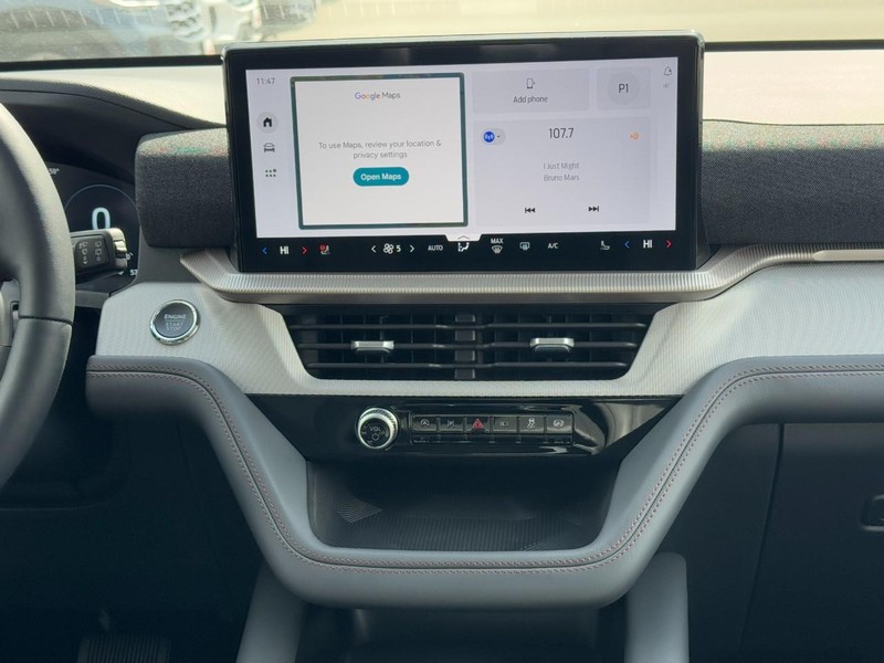 Ford Explorer Vehicle Full-screen Gallery Image 8