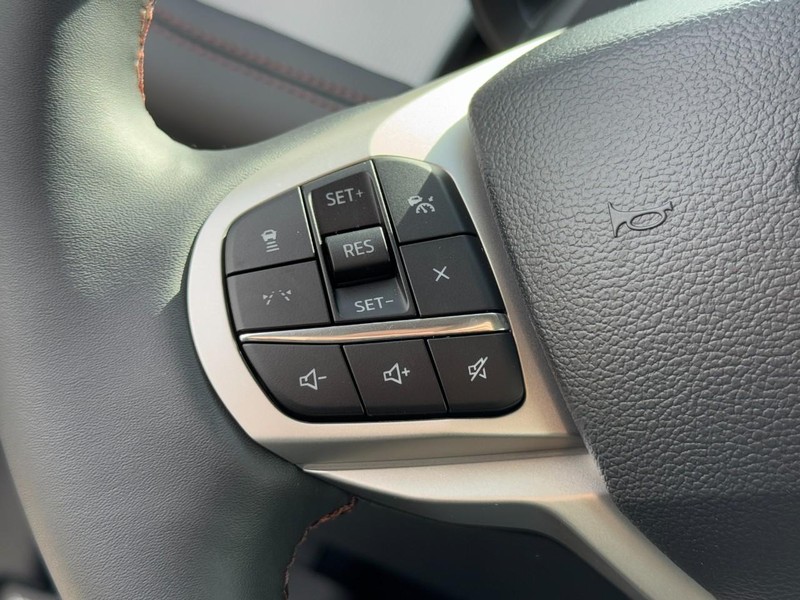 Ford Explorer Vehicle Full-screen Gallery Image 10