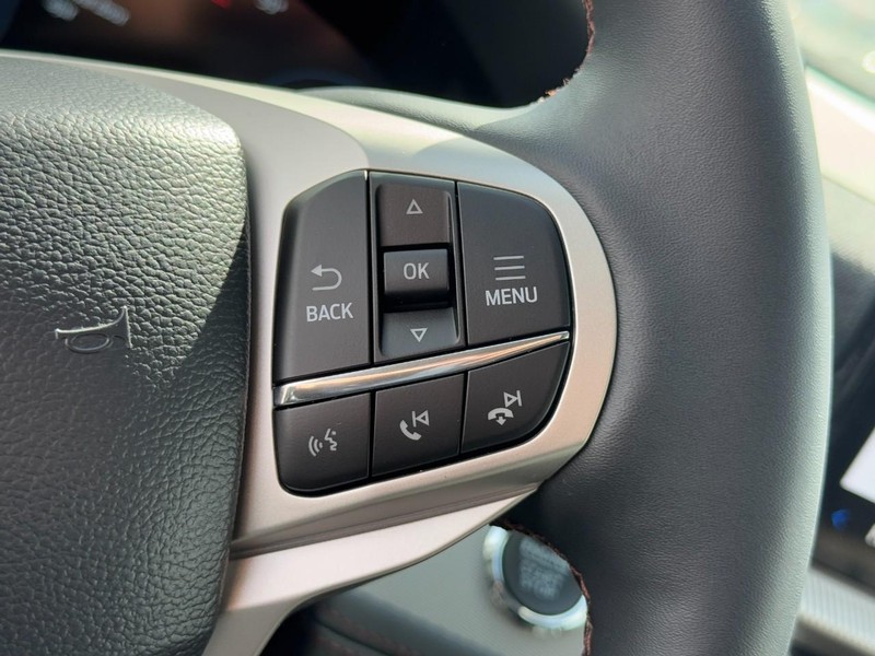 Ford Explorer Vehicle Full-screen Gallery Image 11