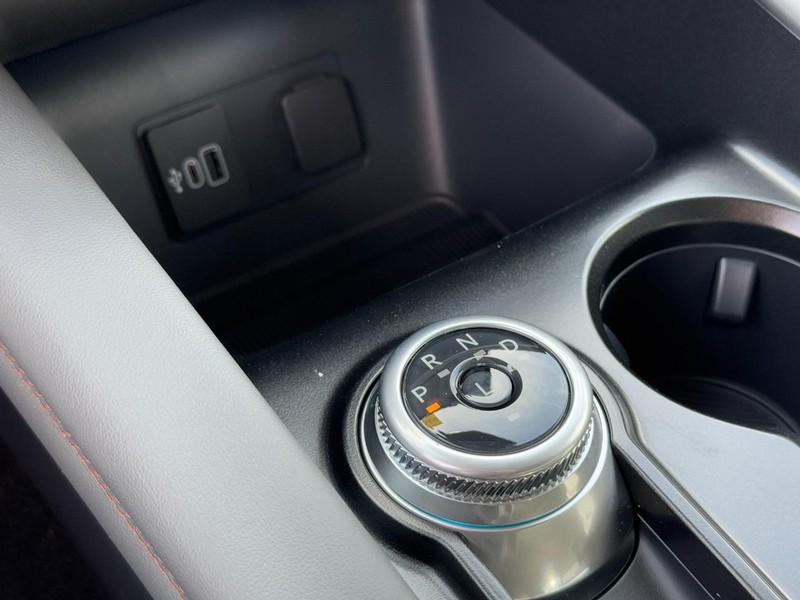 Ford Explorer Vehicle Full-screen Gallery Image 12