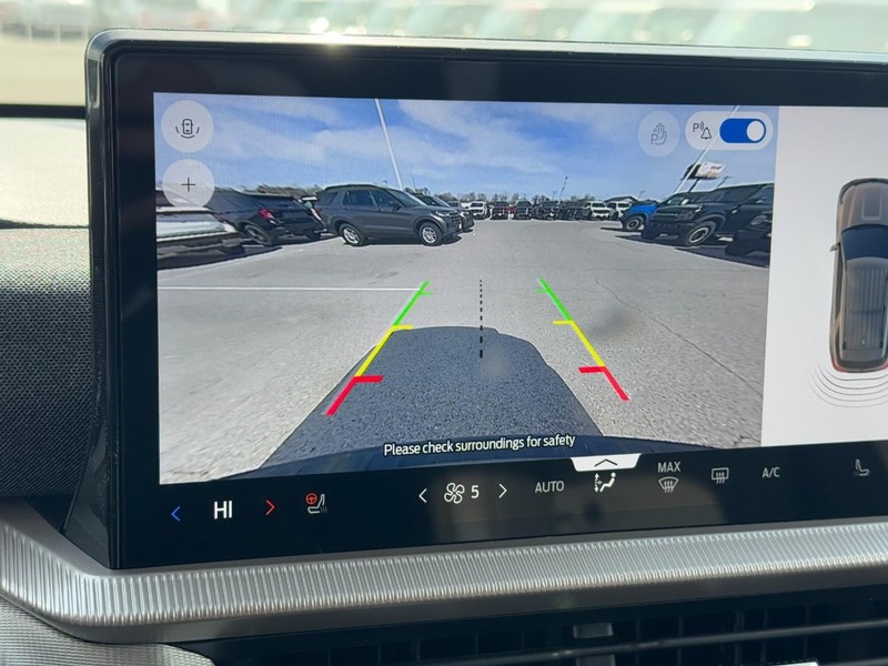 Ford Explorer Vehicle Full-screen Gallery Image 15