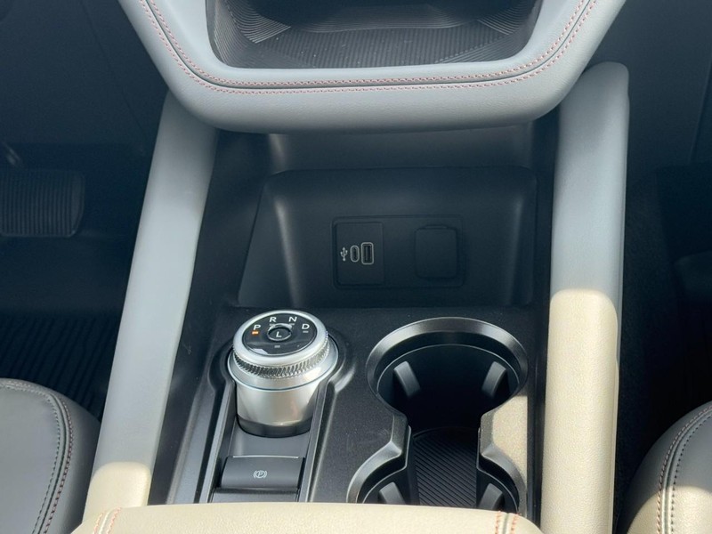 Ford Explorer Vehicle Full-screen Gallery Image 10