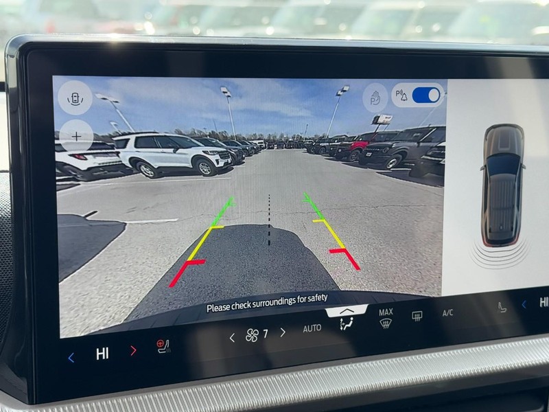 Ford Explorer Vehicle Full-screen Gallery Image 15