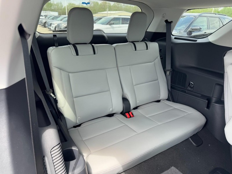 Ford Explorer Vehicle Image 06