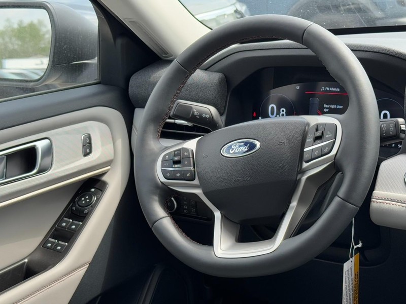 Ford Explorer Vehicle Image 08