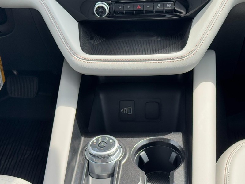 Ford Explorer Vehicle Image 10