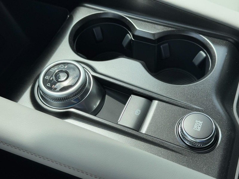 Ford Explorer Vehicle Image 13