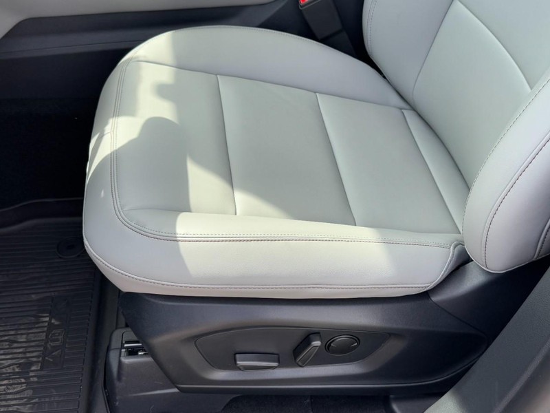 Ford Explorer Vehicle Image 17