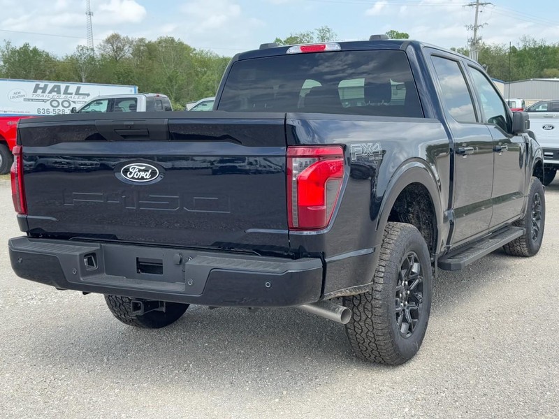 Ford F-150 Vehicle Full-screen Gallery Image 3