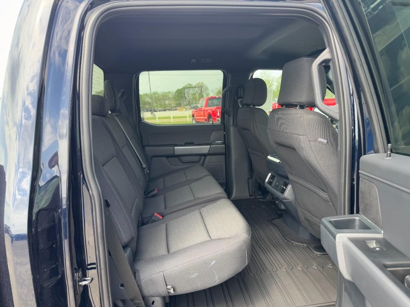Ford F-150 Vehicle Full-screen Gallery Image 5