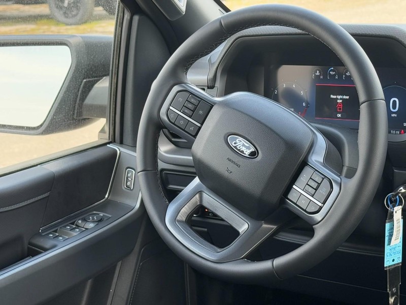 Ford F-150 Vehicle Full-screen Gallery Image 7