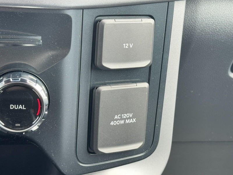 Ford F-150 Vehicle Full-screen Gallery Image 12