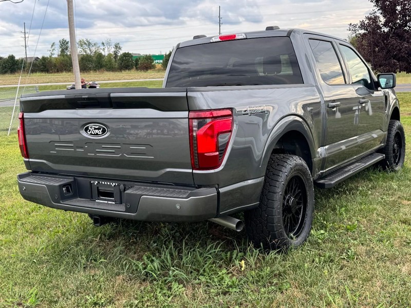 Ford F-150 Vehicle Full-screen Gallery Image 3