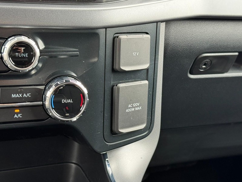 Ford F-150 Vehicle Full-screen Gallery Image 12