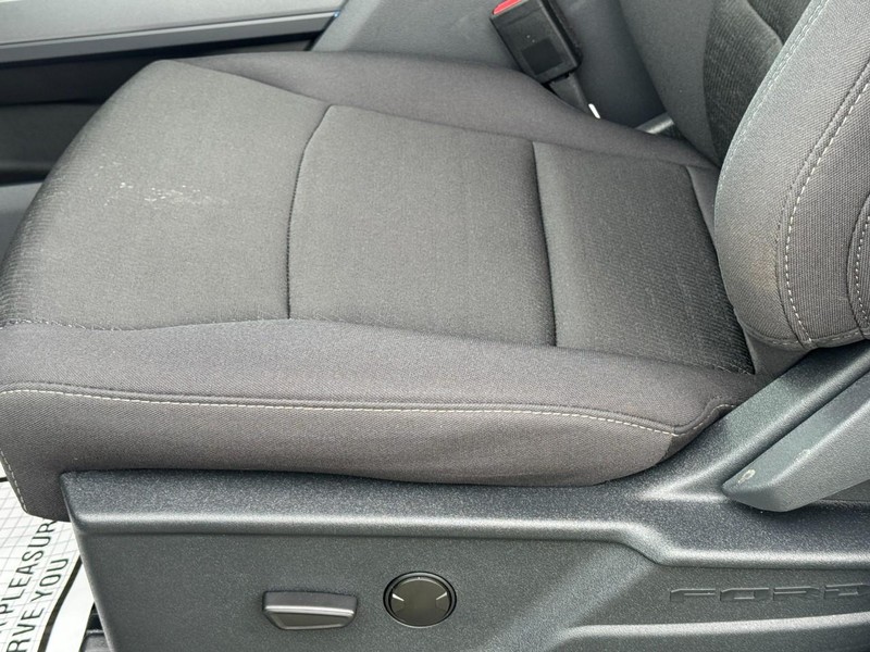 Ford F-150 Vehicle Full-screen Gallery Image 14
