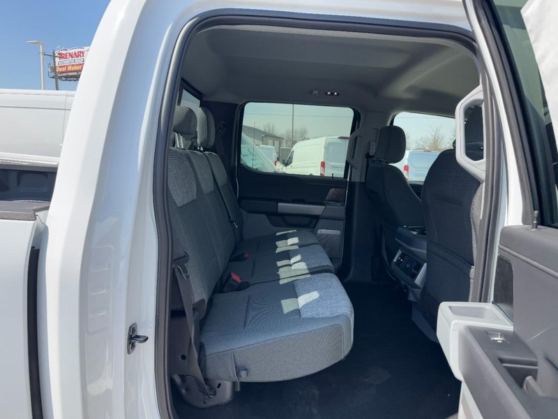 Ford Super Duty F-350 SRW Vehicle Full-screen Gallery Image 5