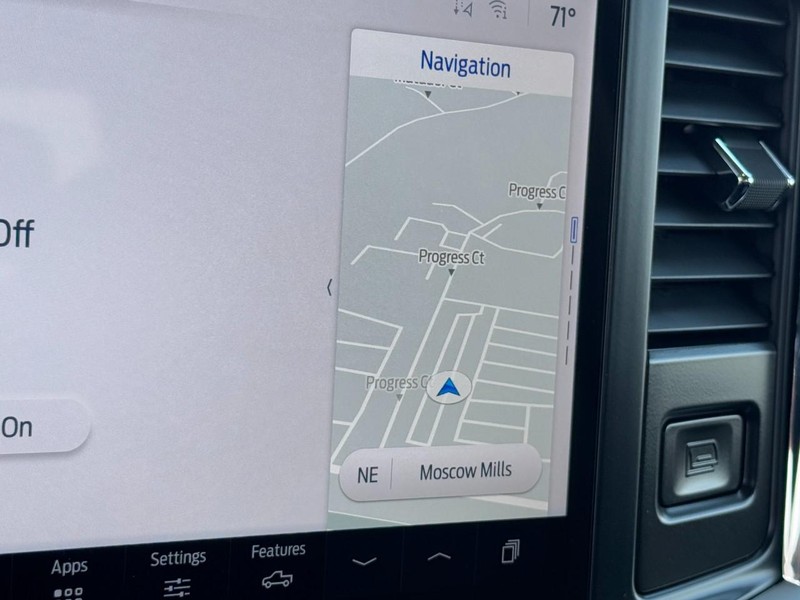 Ford Super Duty F-350 SRW Vehicle Full-screen Gallery Image 13