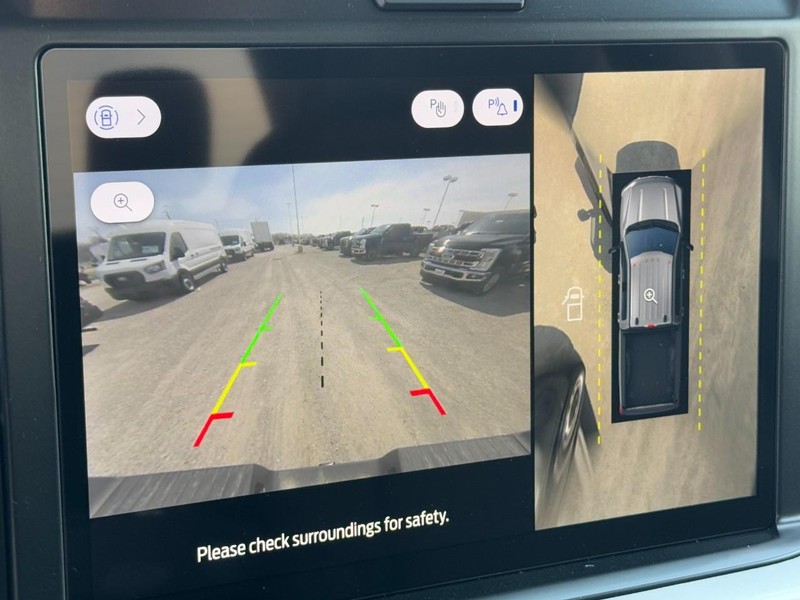 Ford Super Duty F-350 SRW Vehicle Full-screen Gallery Image 14