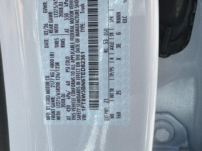 Ford Super Duty F-350 SRW Vehicle Full-screen Gallery Image 16