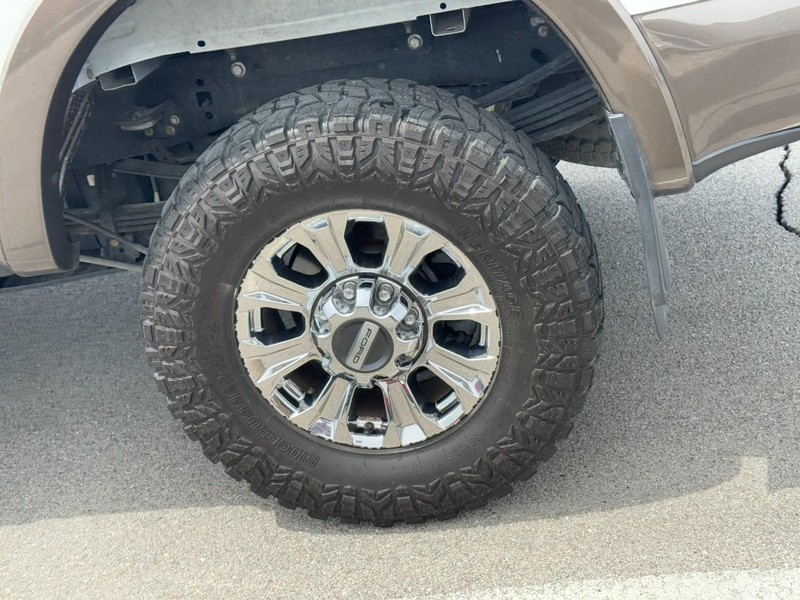 Ford Super Duty F-350 SRW Vehicle Image 06