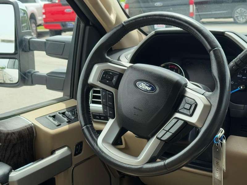 Ford Super Duty F-350 SRW Vehicle Image 11