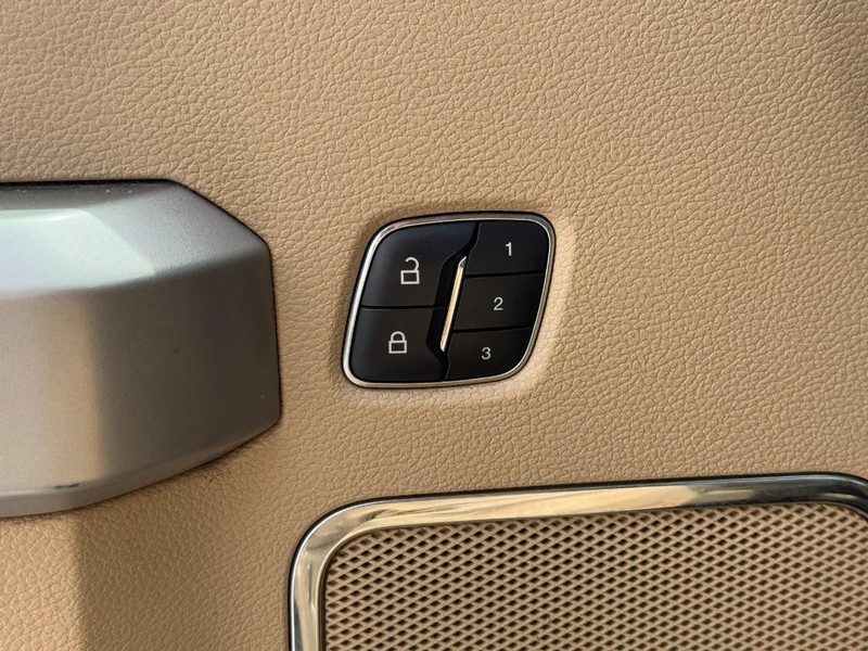 Ford Super Duty F-350 SRW Vehicle Image 15