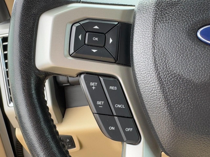 Ford Super Duty F-350 SRW Vehicle Image 16