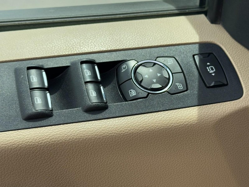 Ford Super Duty F-350 SRW Vehicle Image 22