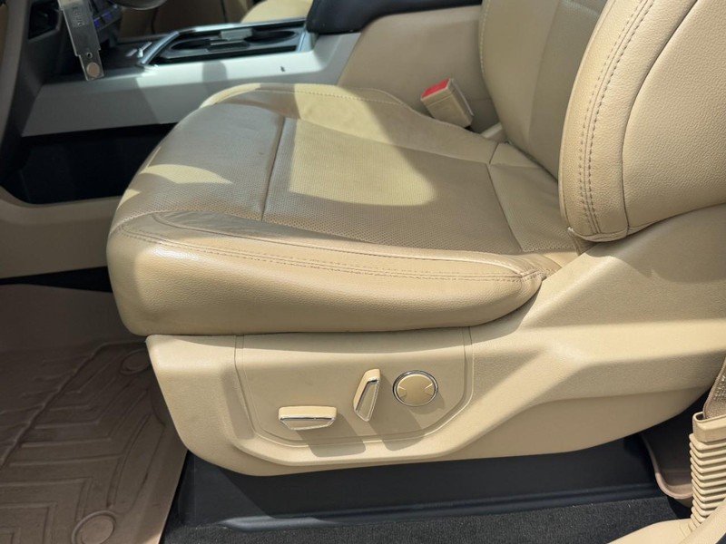 Ford Super Duty F-350 SRW Vehicle Image 23