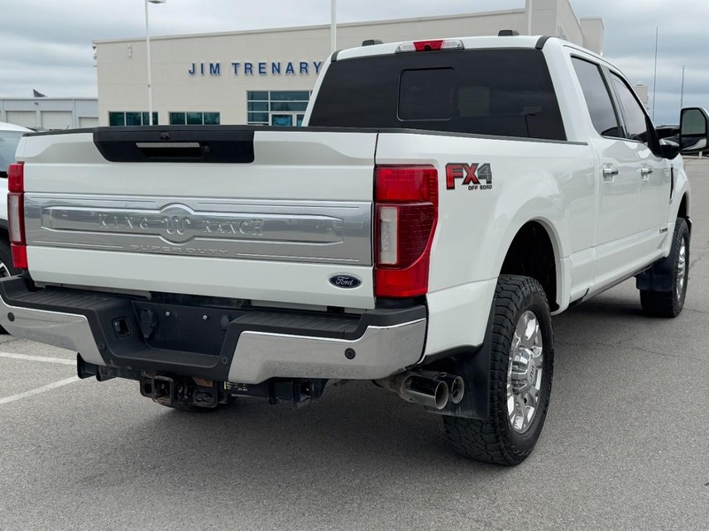 Ford Super Duty F-250 SRW Vehicle Full-screen Gallery Image 3