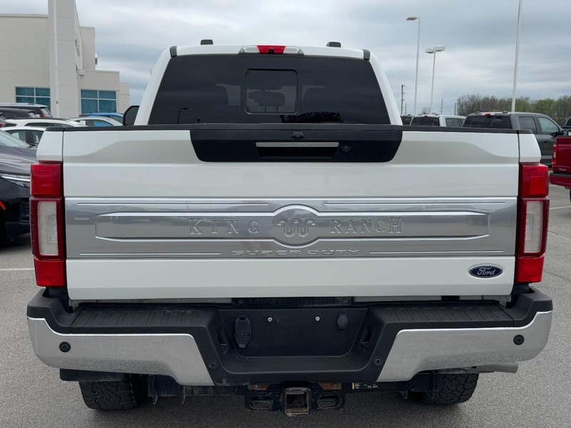 Ford Super Duty F-250 SRW Vehicle Full-screen Gallery Image 4