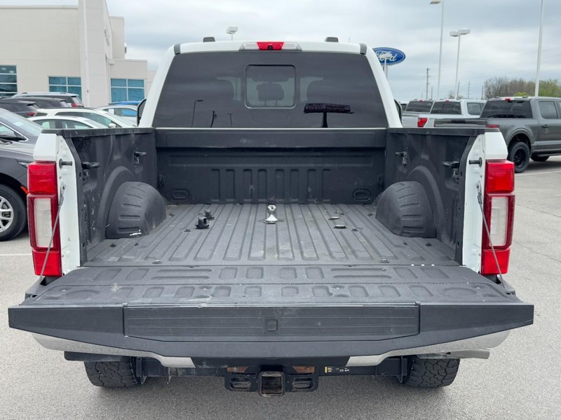 Ford Super Duty F-250 SRW Vehicle Full-screen Gallery Image 5