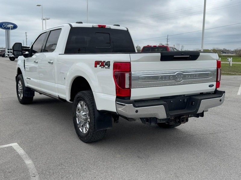 Ford Super Duty F-250 SRW Vehicle Full-screen Gallery Image 6