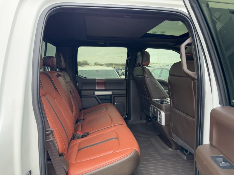 Ford Super Duty F-250 SRW Vehicle Full-screen Gallery Image 11