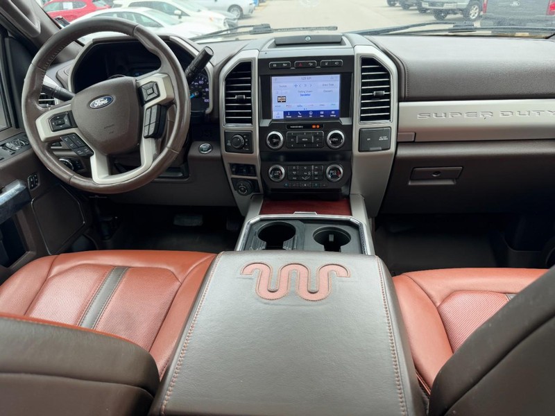 Ford Super Duty F-250 SRW Vehicle Full-screen Gallery Image 12