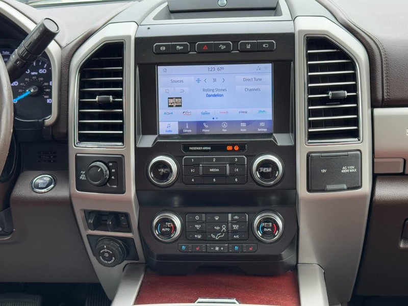 Ford Super Duty F-250 SRW Vehicle Full-screen Gallery Image 14