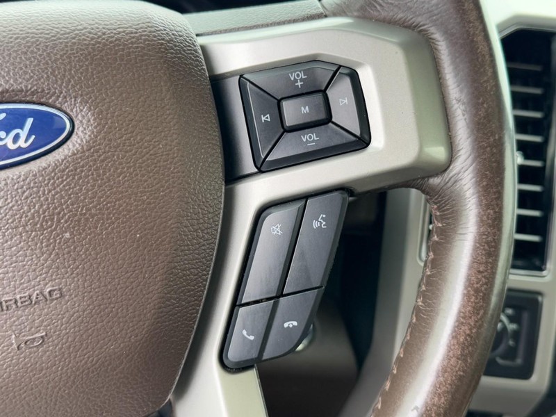 Ford Super Duty F-250 SRW Vehicle Full-screen Gallery Image 19