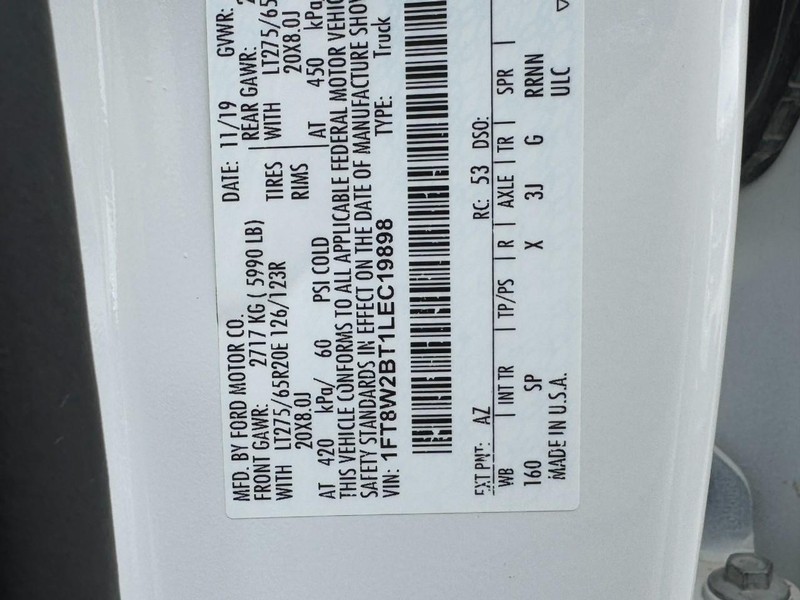 Ford Super Duty F-250 SRW Vehicle Full-screen Gallery Image 26