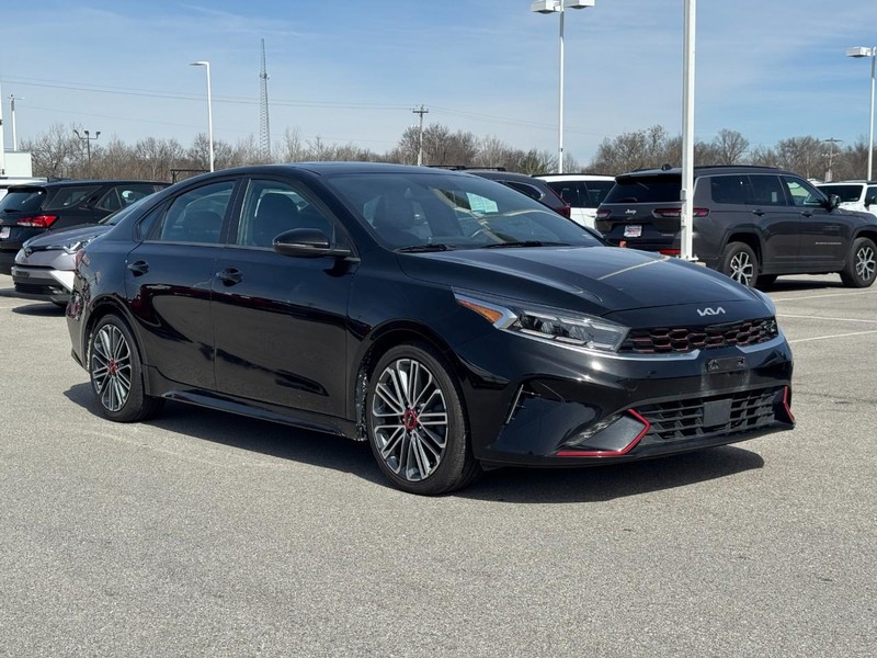 Kia Forte Vehicle Full-screen Gallery Image 2