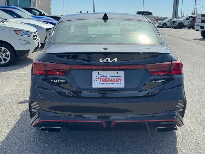 Kia Forte Vehicle Full-screen Gallery Image 5