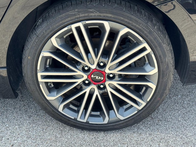 Kia Forte Vehicle Full-screen Gallery Image 7