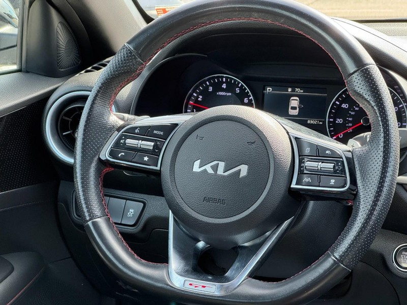 Kia Forte Vehicle Full-screen Gallery Image 12