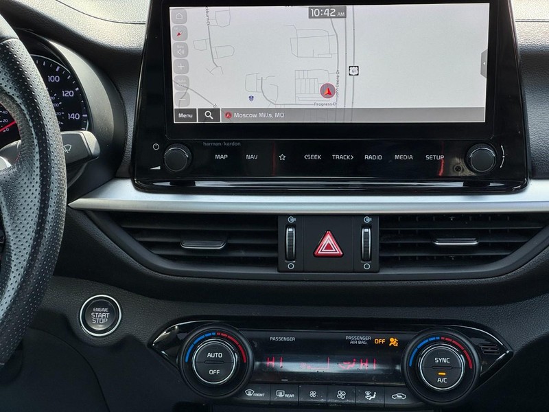 Kia Forte Vehicle Full-screen Gallery Image 13