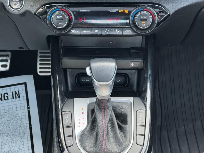 Kia Forte Vehicle Full-screen Gallery Image 14