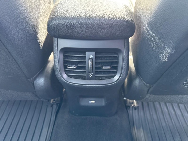 Kia Forte Vehicle Full-screen Gallery Image 16