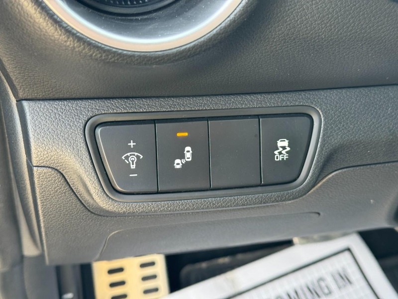 Kia Forte Vehicle Full-screen Gallery Image 17