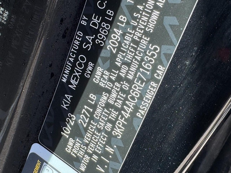 Kia Forte Vehicle Full-screen Gallery Image 27