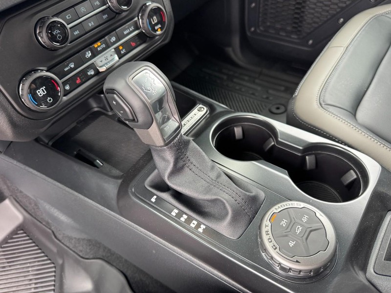 Ford Bronco Vehicle Full-screen Gallery Image 12