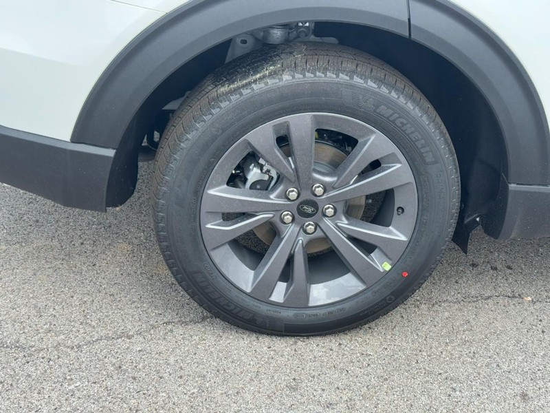 Ford Explorer Vehicle Full-screen Gallery Image 4