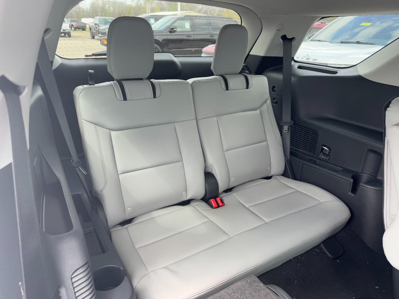 Ford Explorer Vehicle Full-screen Gallery Image 6